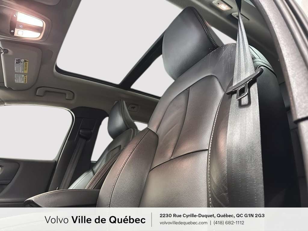 Volvo XC40 Plus Dark B5 2023-9