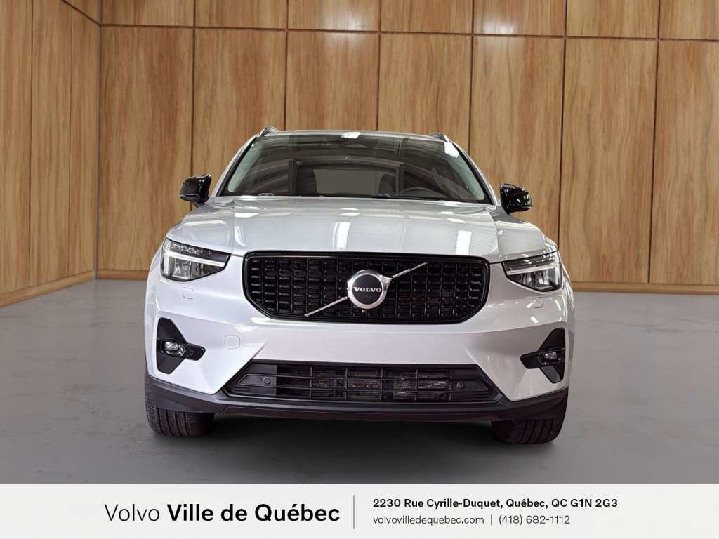 Volvo XC40 Plus Dark B5 2023-2