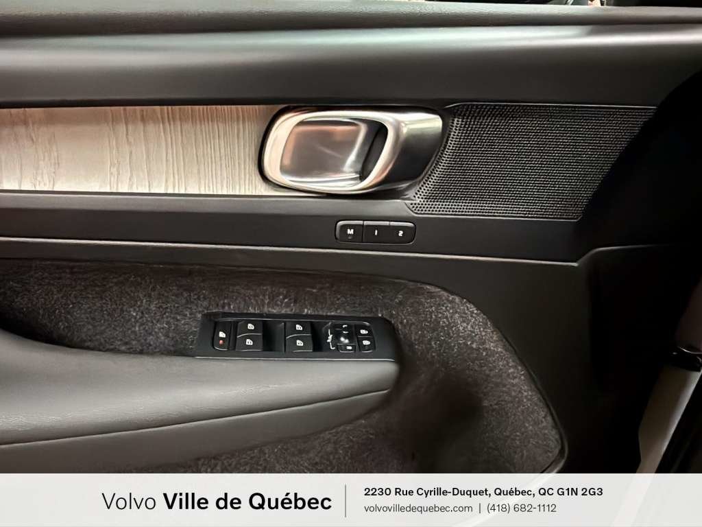 Volvo XC40 Plus Dark B5 2023-22