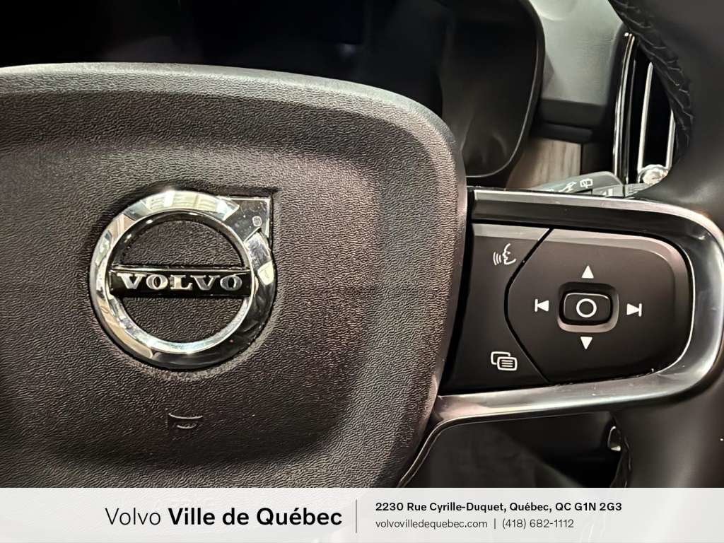 Volvo XC40 Plus Dark B5 2023-13