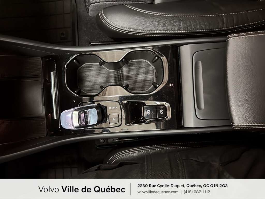 Volvo XC40 Plus Dark B5 2023-20