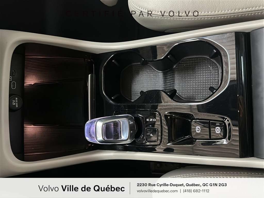 2023 Volvo XC40 Plus Dark B5-17