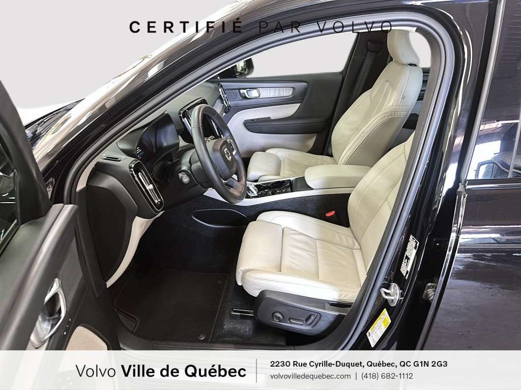 2023 Volvo XC40 Plus Dark B5-1