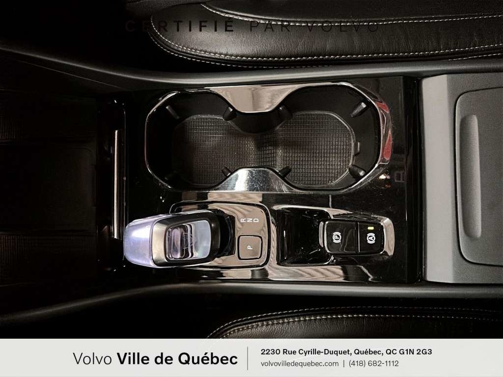 Volvo XC40 Plus Dark B5 2023-17