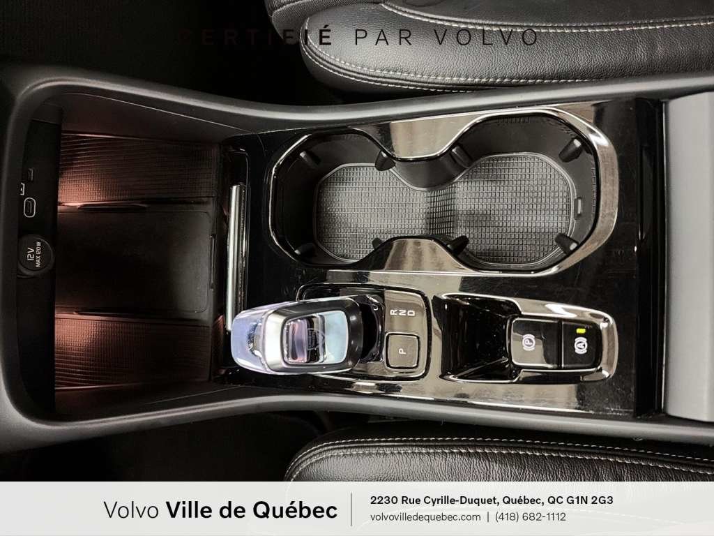 2023 Volvo XC40 Plus Dark B5-17