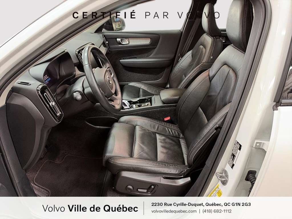 2023 Volvo XC40 Plus Dark B5-2