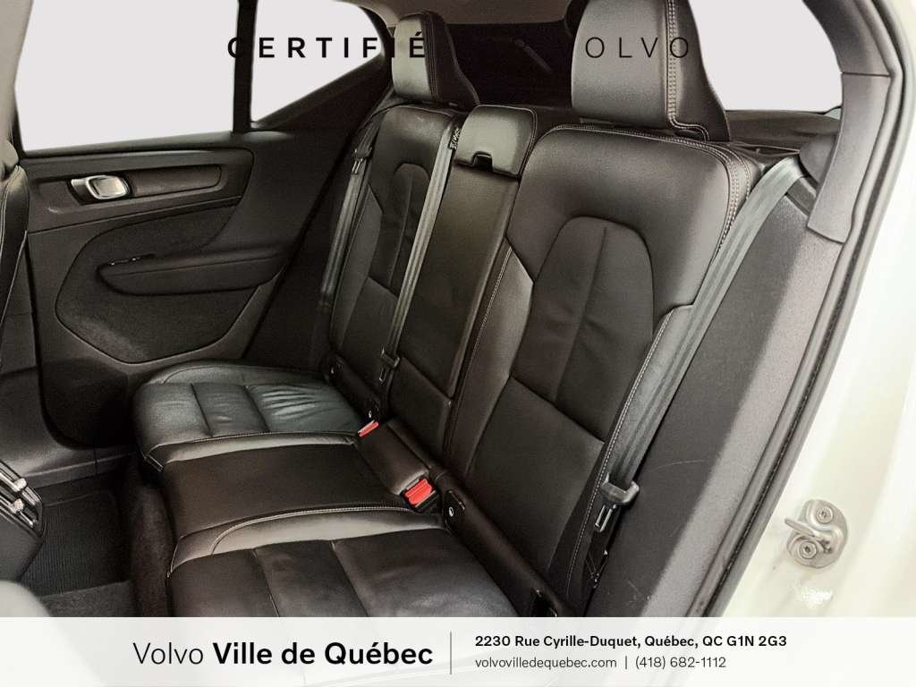 2023 Volvo XC40 Plus Dark B5-9