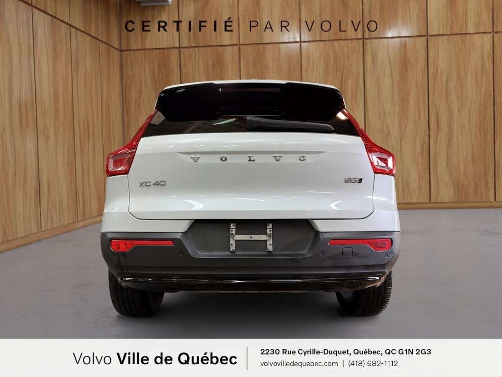 2023 Volvo XC40 Plus Dark B5-5