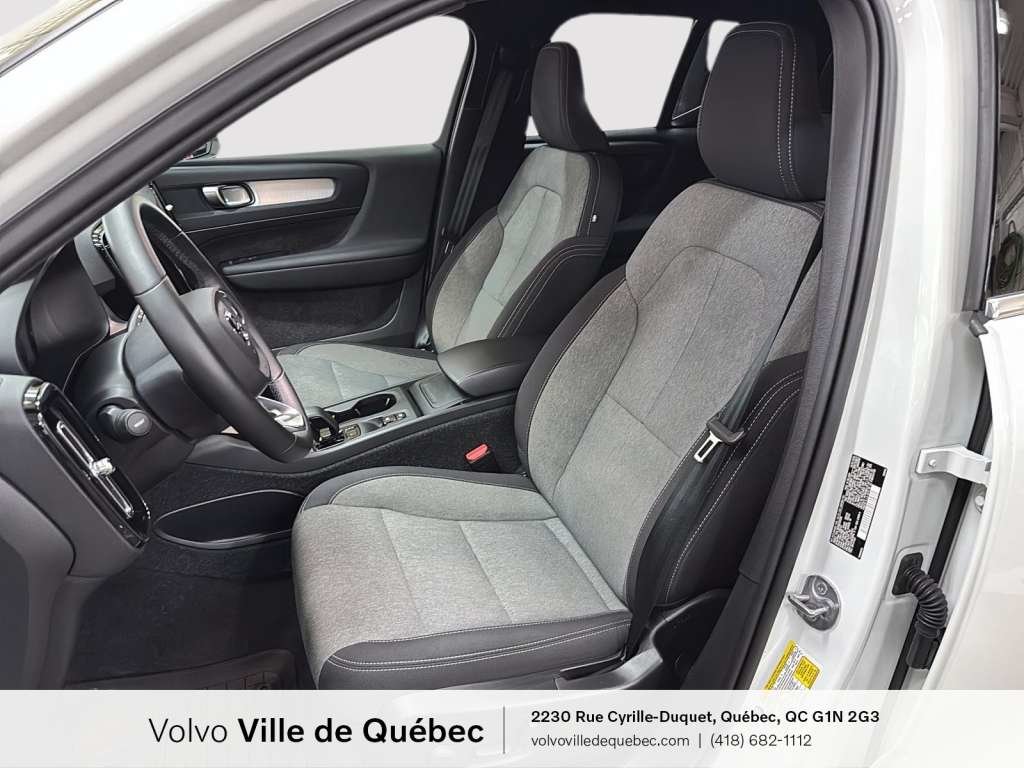 2024 Volvo XC40 B5 - Core-10