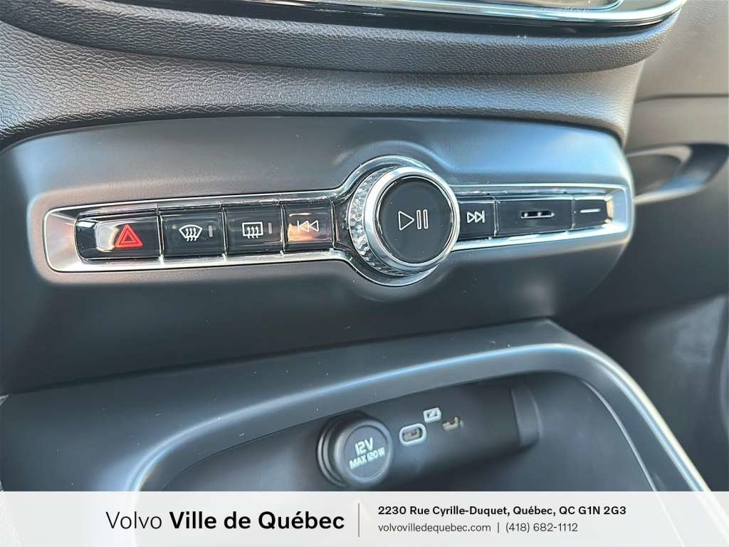 2025 Volvo XC40 B5 - Core-21