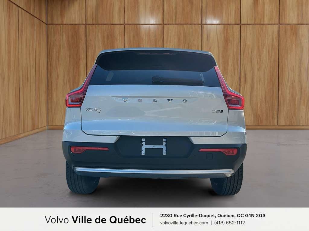 2025 Volvo XC40 B5 - Core-5