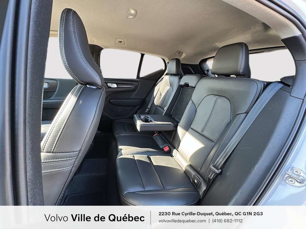 2025 Volvo XC40 B5 - Core-12