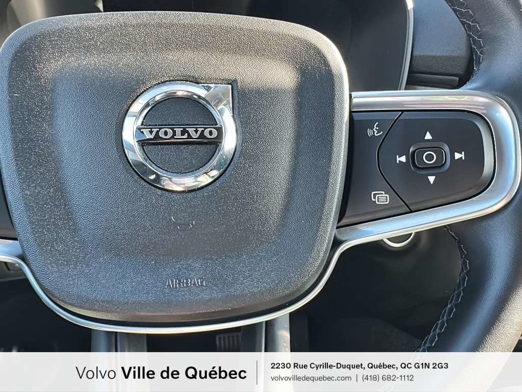 2025 Volvo XC40 B5 - Core-16