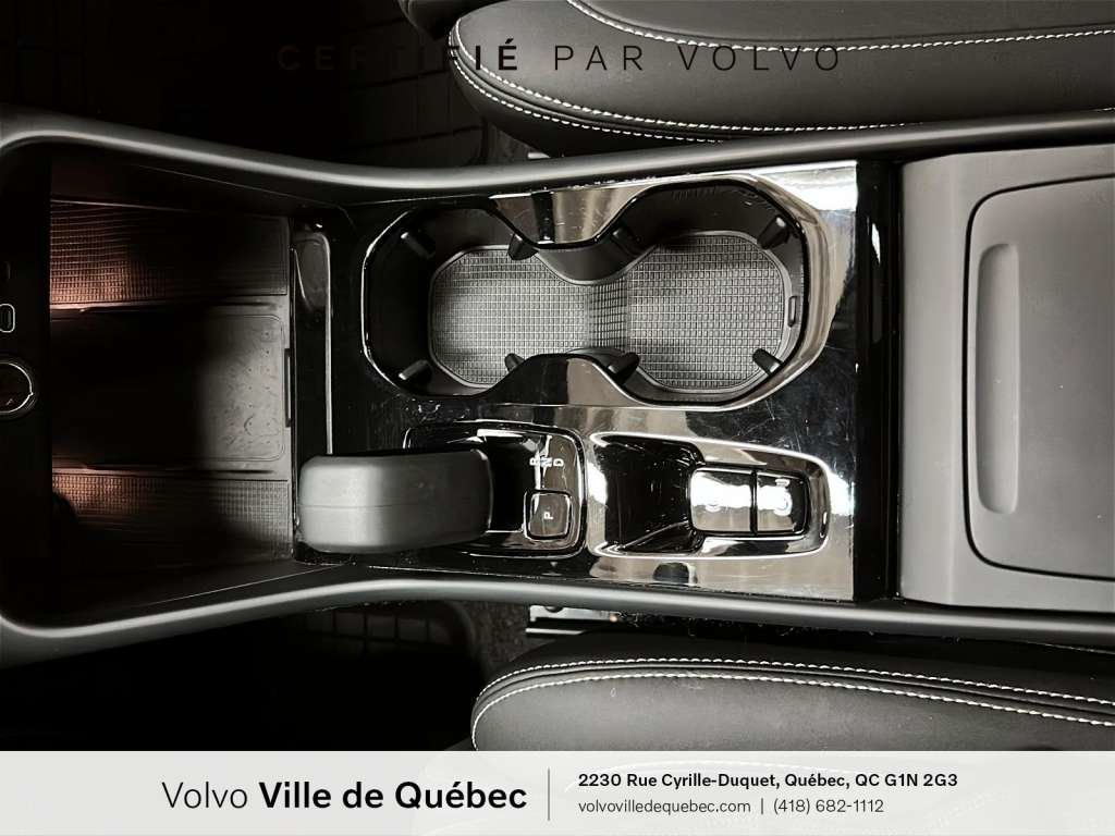 2026 Volvo XC40 B5 - Ultra Black Ed-17