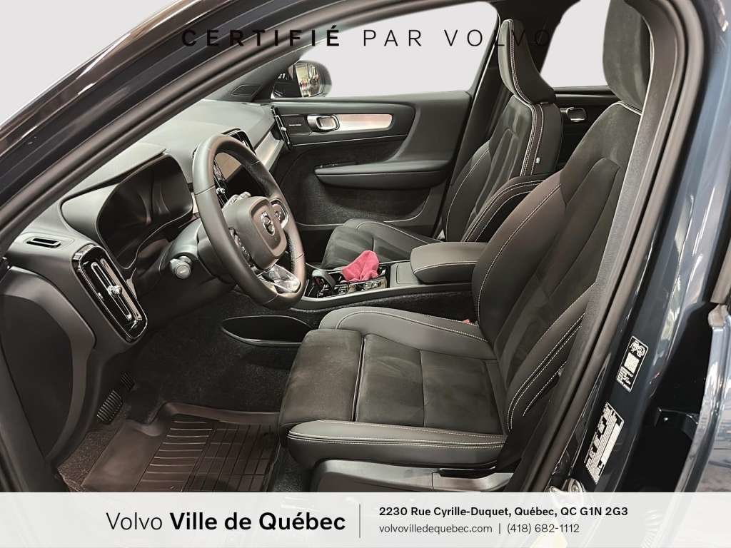 2026 Volvo XC40 B5 - Ultra Black Ed-1