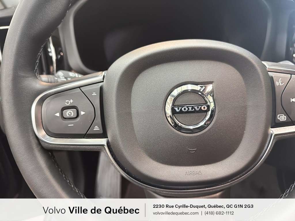 2022 Volvo XC60 Inscrptn Expr Rchrg-17