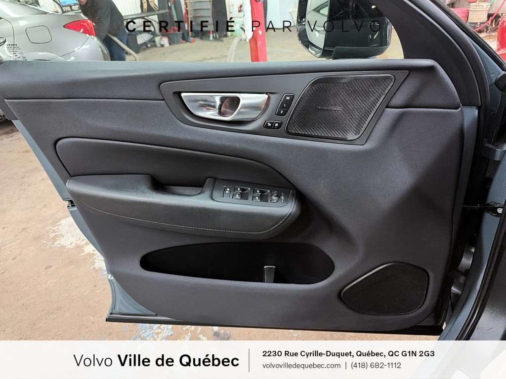 Volvo XC60 Plus Dark B6 2023-19