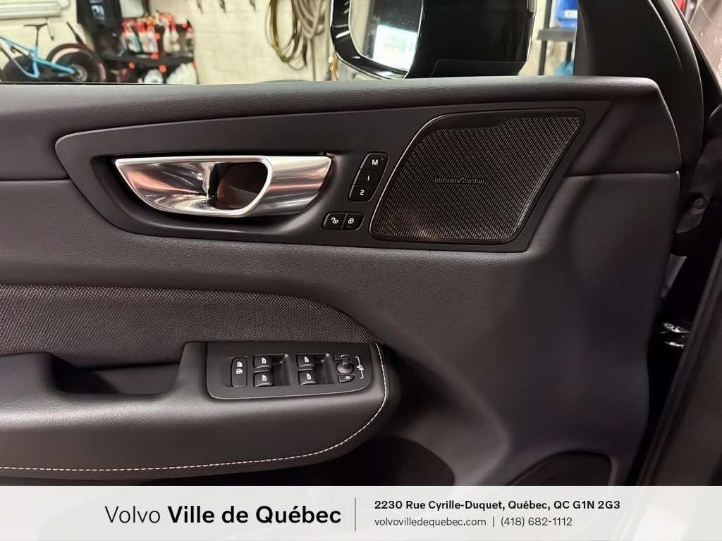 Volvo XC60 B5 - Ultimate Blk Ed 2024-19