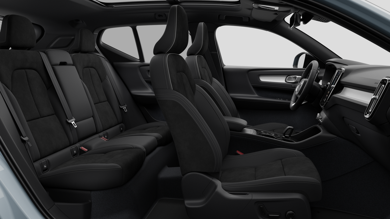 Volvo XC40 PLUS DARK THEME 2026-12