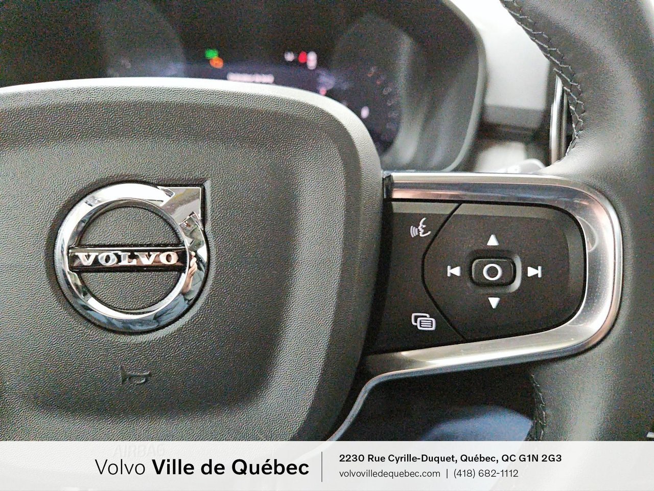 Volvo XC40 Plus Dark Theme 2026-12