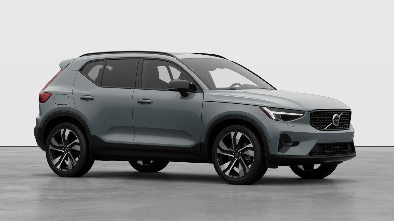 2026 Volvo XC40 PLUS DARK THEME-2
