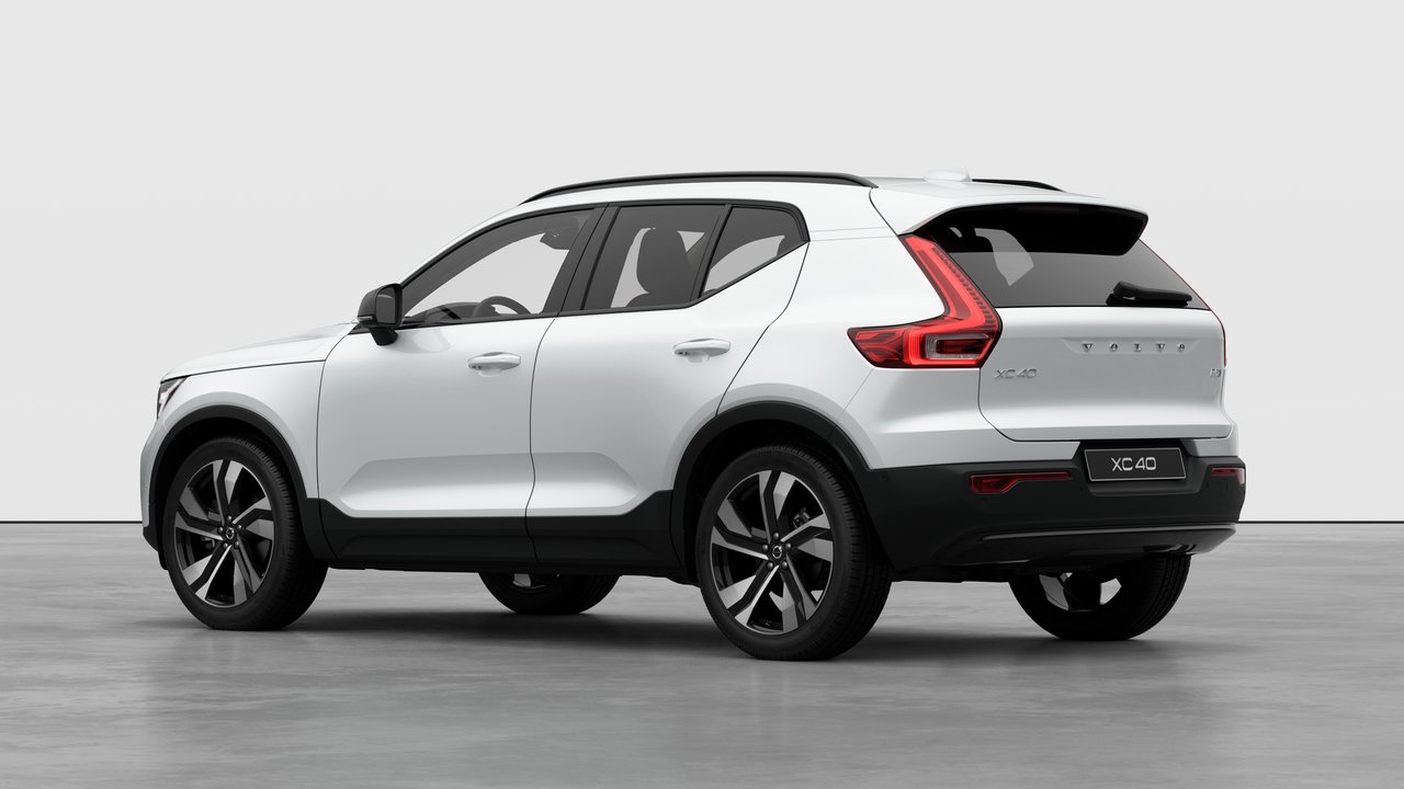 Volvo XC40 Plus (Dark Theme) 2026-1