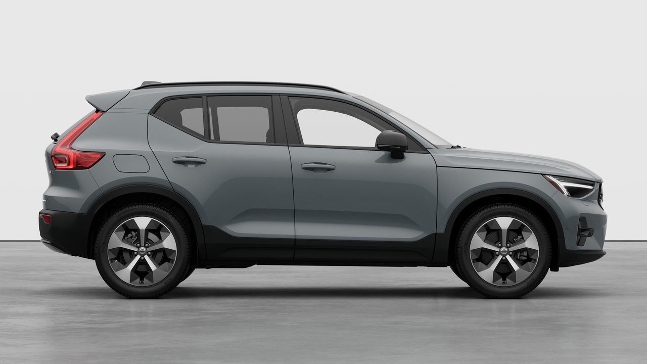 2026 Volvo XC40 Plus (Dark Theme)-6