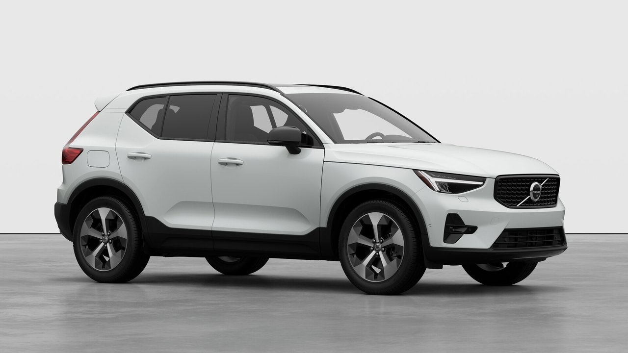 Volvo XC40 Plus (Dark Theme) 2026-2