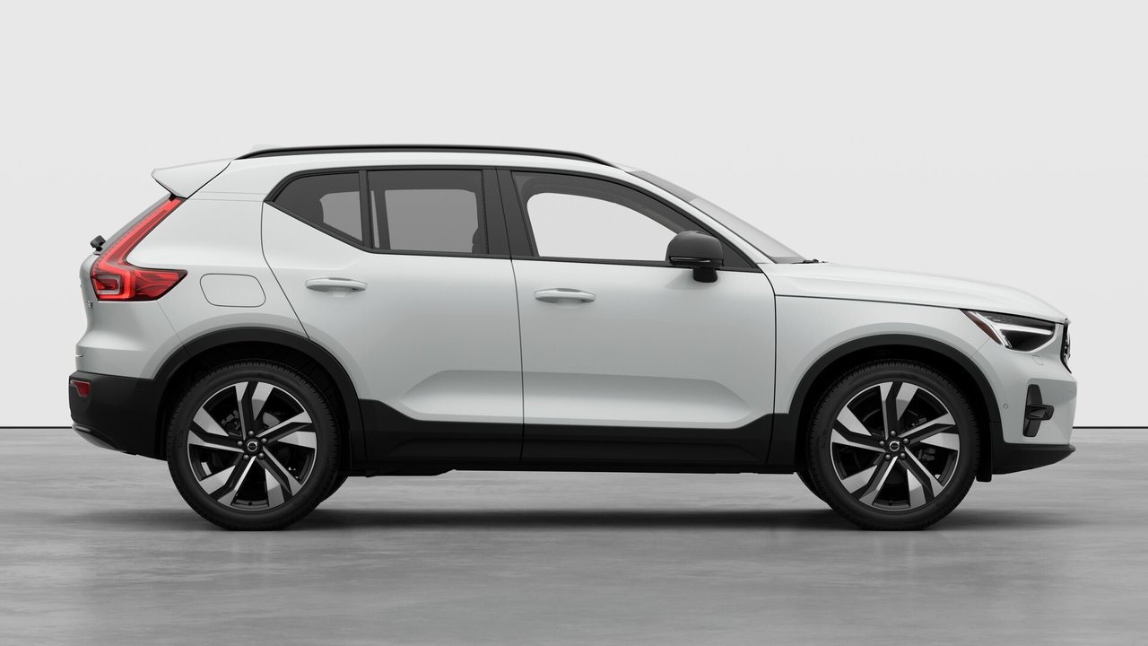 Volvo XC40 Plus (Dark Theme) 2026-6