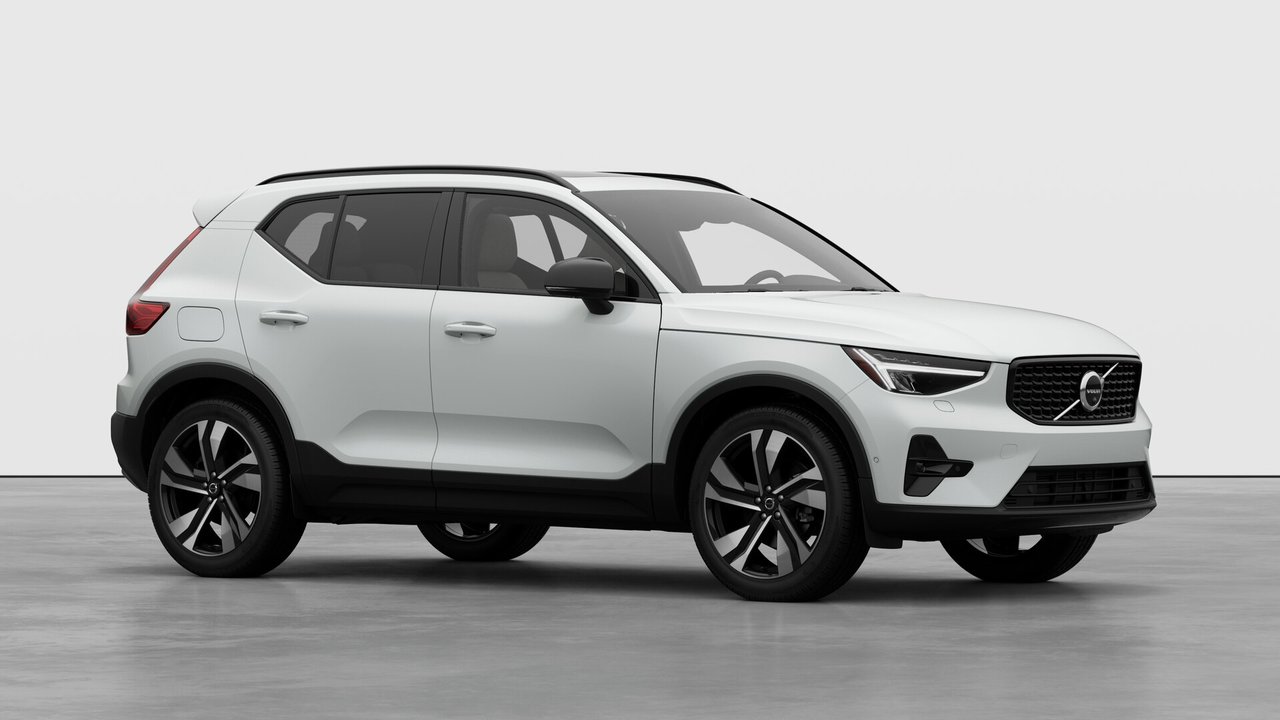Volvo XC40 Plus (Dark Theme) 2026-2