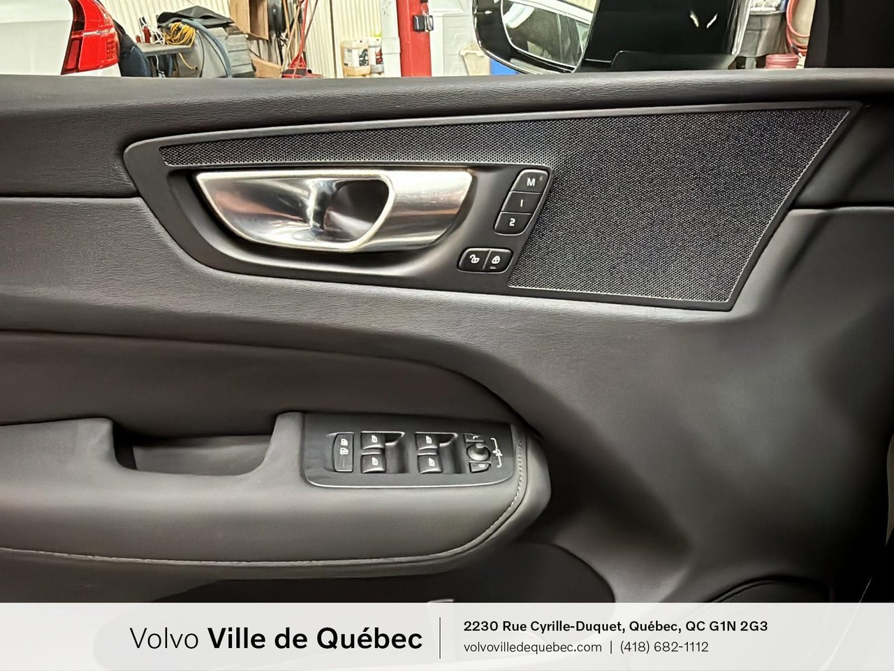 Volvo XC60 Plus Dark Theme 2026-20