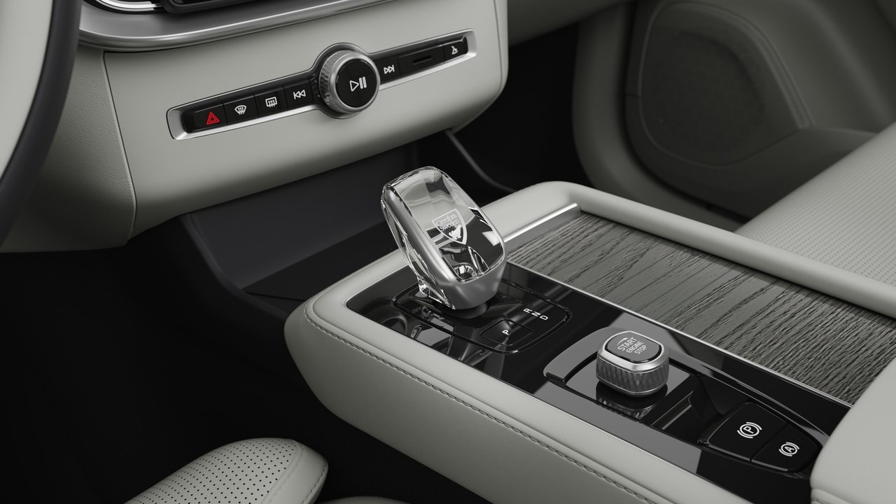 2027 Volvo XC90 Plug-in hybrid Ultra 6-Seater (Bright Theme)-10