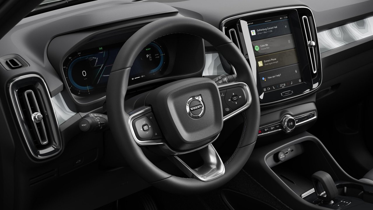 Volvo EX40 Plus 2025-11