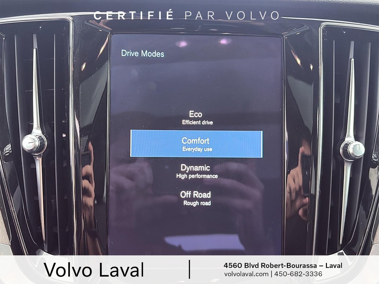 2022 Volvo V60 Cross Country BASE-21