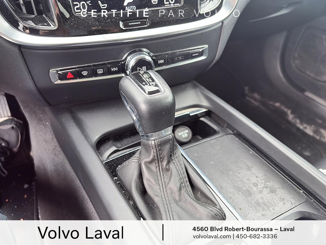 Volvo V60 Cross Country MOMENTUM 2022-24
