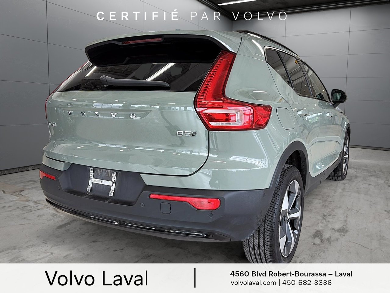 Volvo XC40 Plus Dark Theme 2024-5