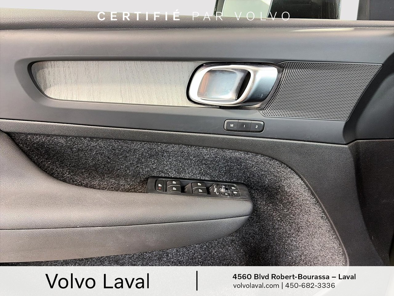 Volvo XC40 Plus Dark Theme 2024-13