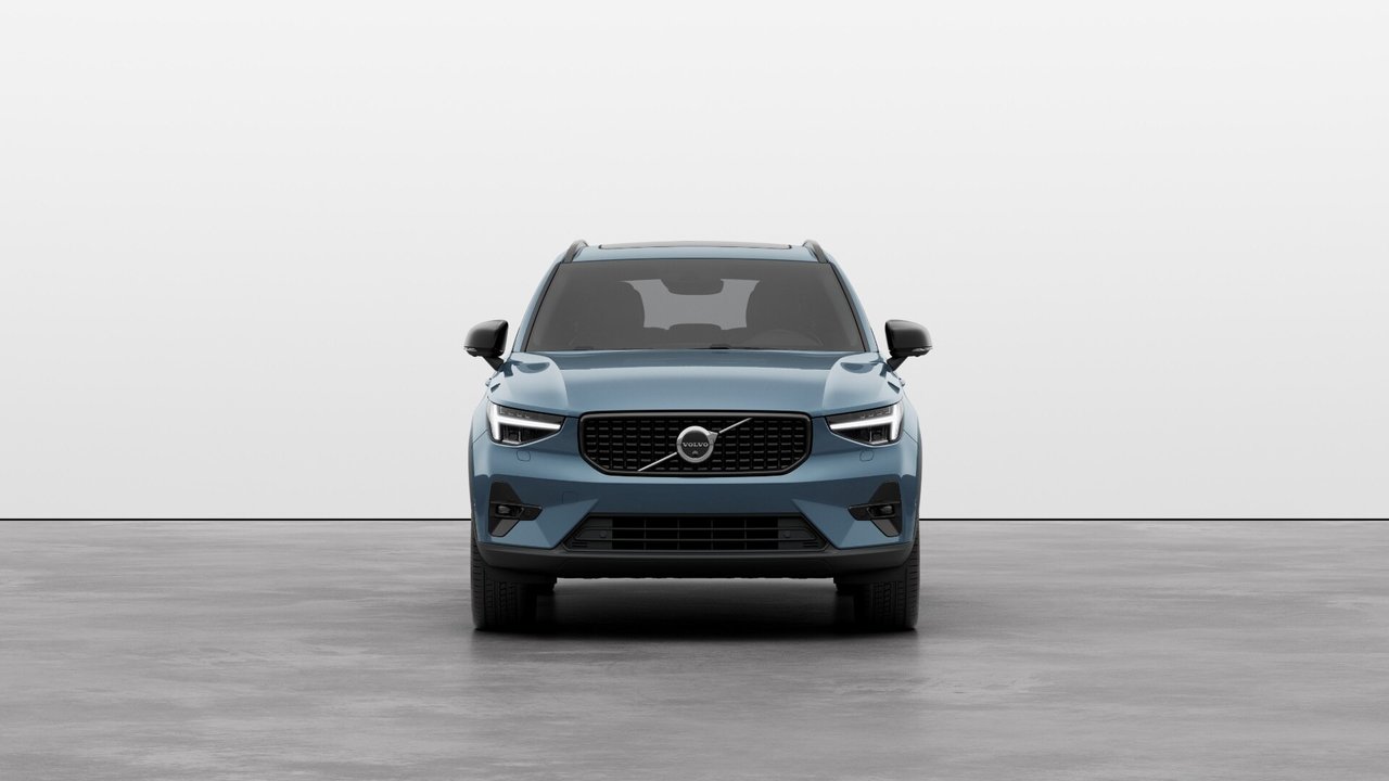 2025 Volvo XC40 Plus Dark Theme-2