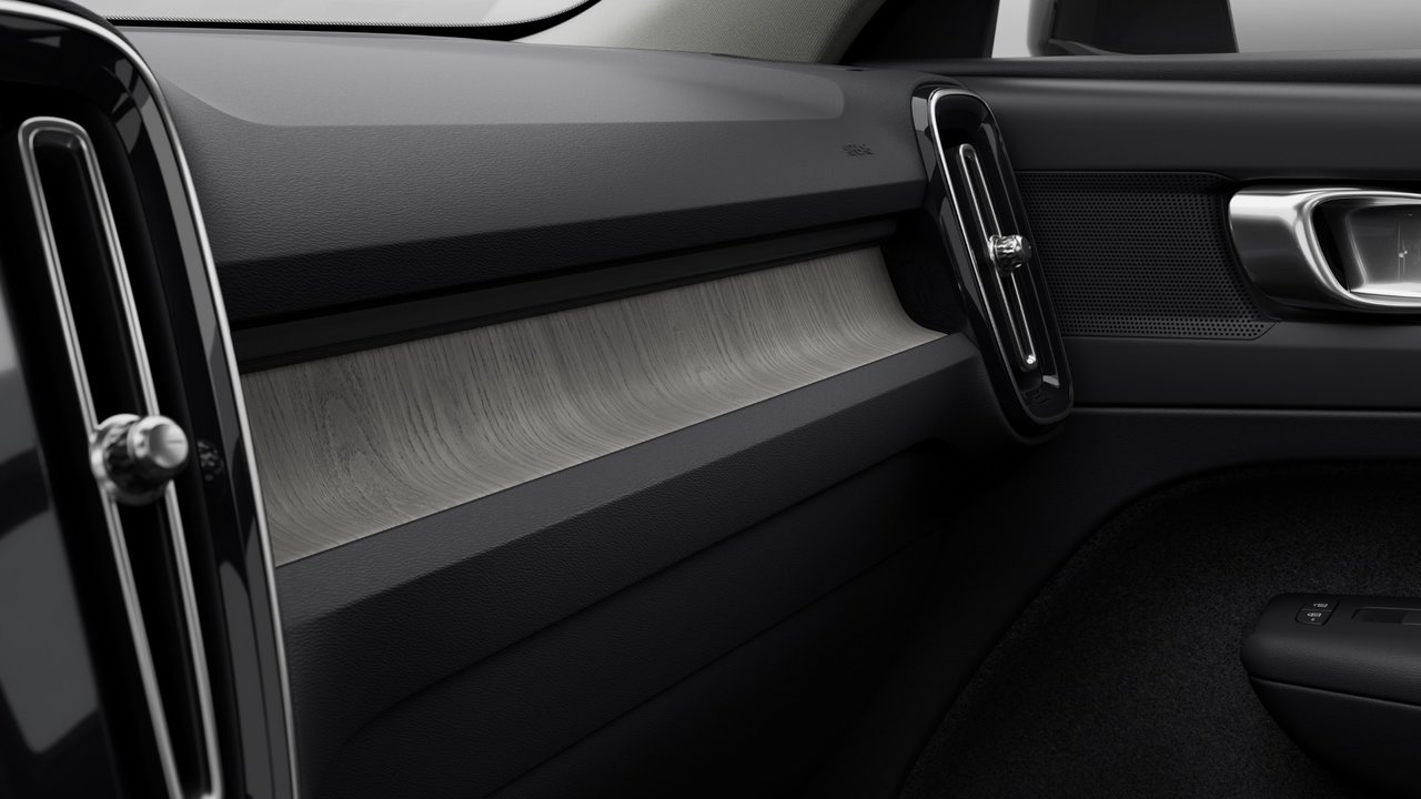 2025 Volvo XC40 Plus Dark Theme-6