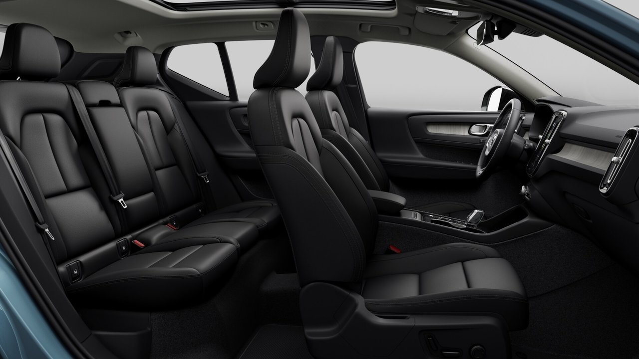 2025 Volvo XC40 Plus Dark Theme-10