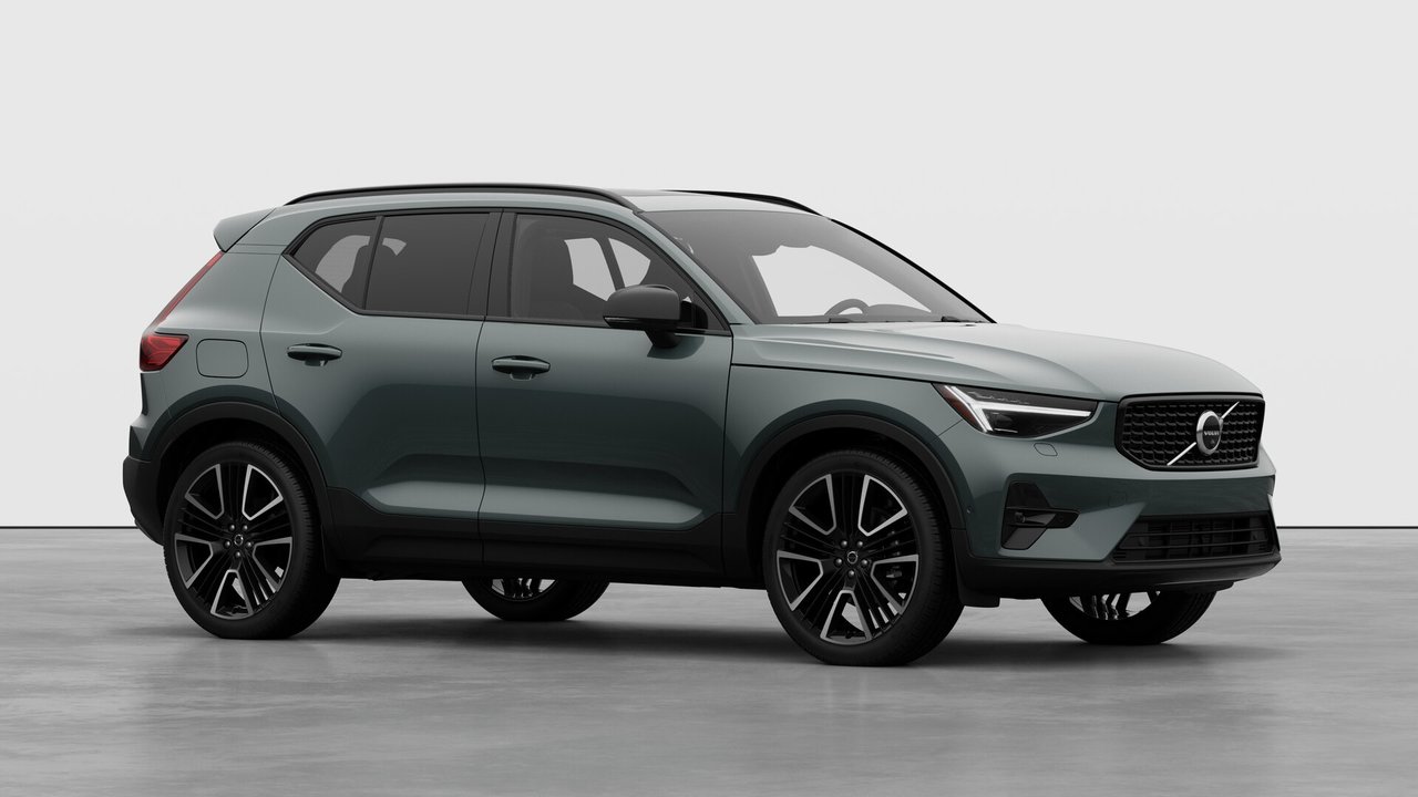 2026 Volvo XC40 Plus Dark Theme-2
