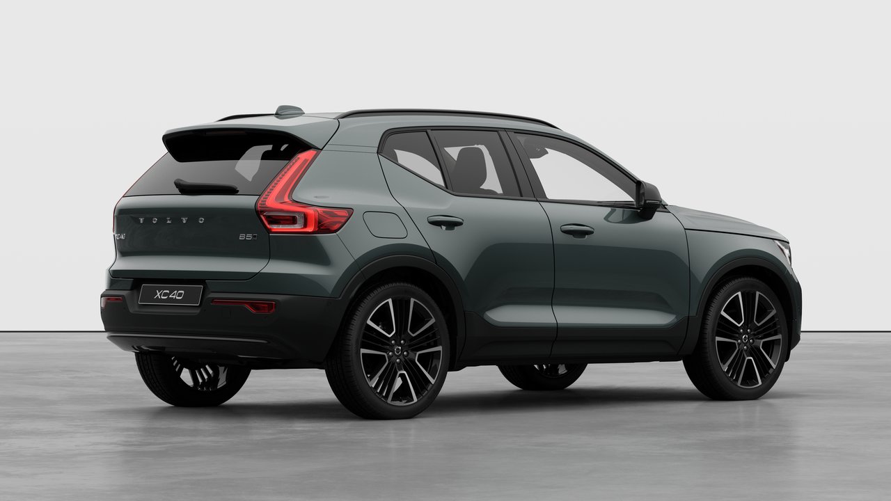 2026 Volvo XC40 Plus Dark Theme-3