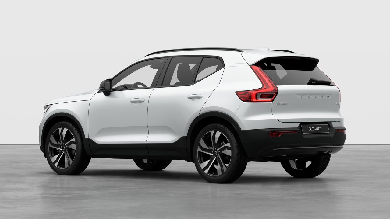 2026 Volvo XC40 Plus Dark Theme-1