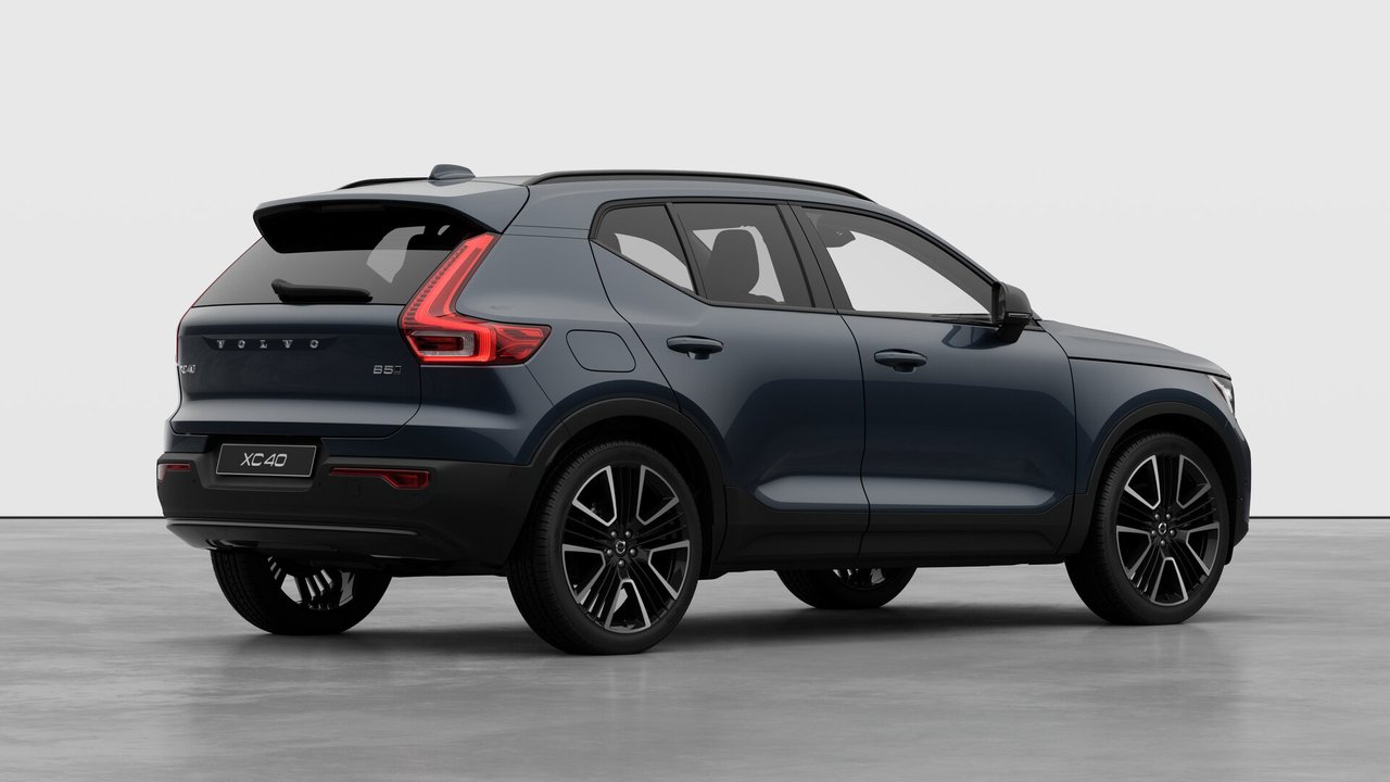 2026 Volvo XC40 Plus Dark Theme-3