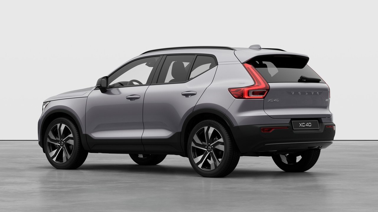 Volvo XC40 Plus (Dark Theme) 2026-1