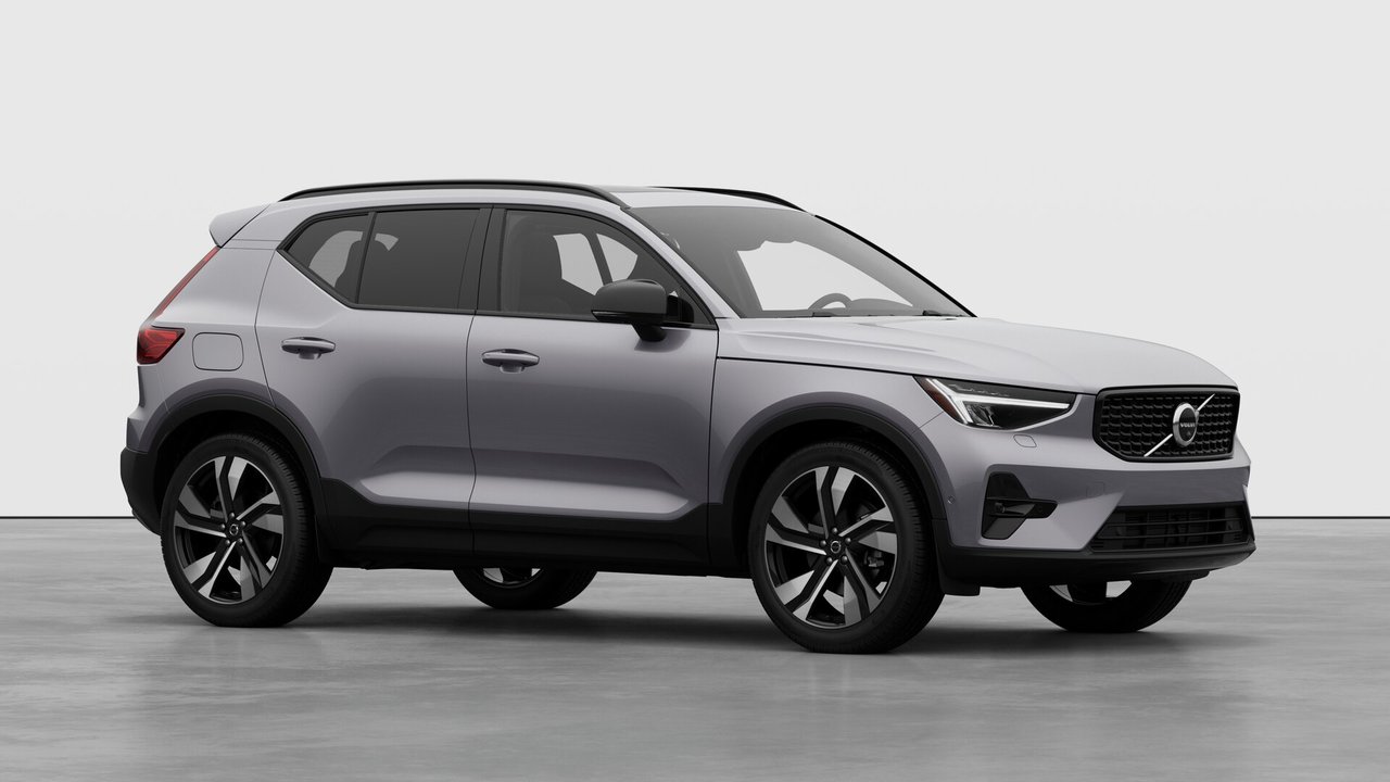 Volvo XC40 Plus (Dark Theme) 2026-2