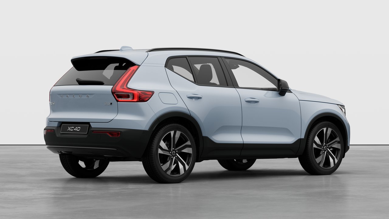 2026 Volvo XC40 Plus Dark Theme-3