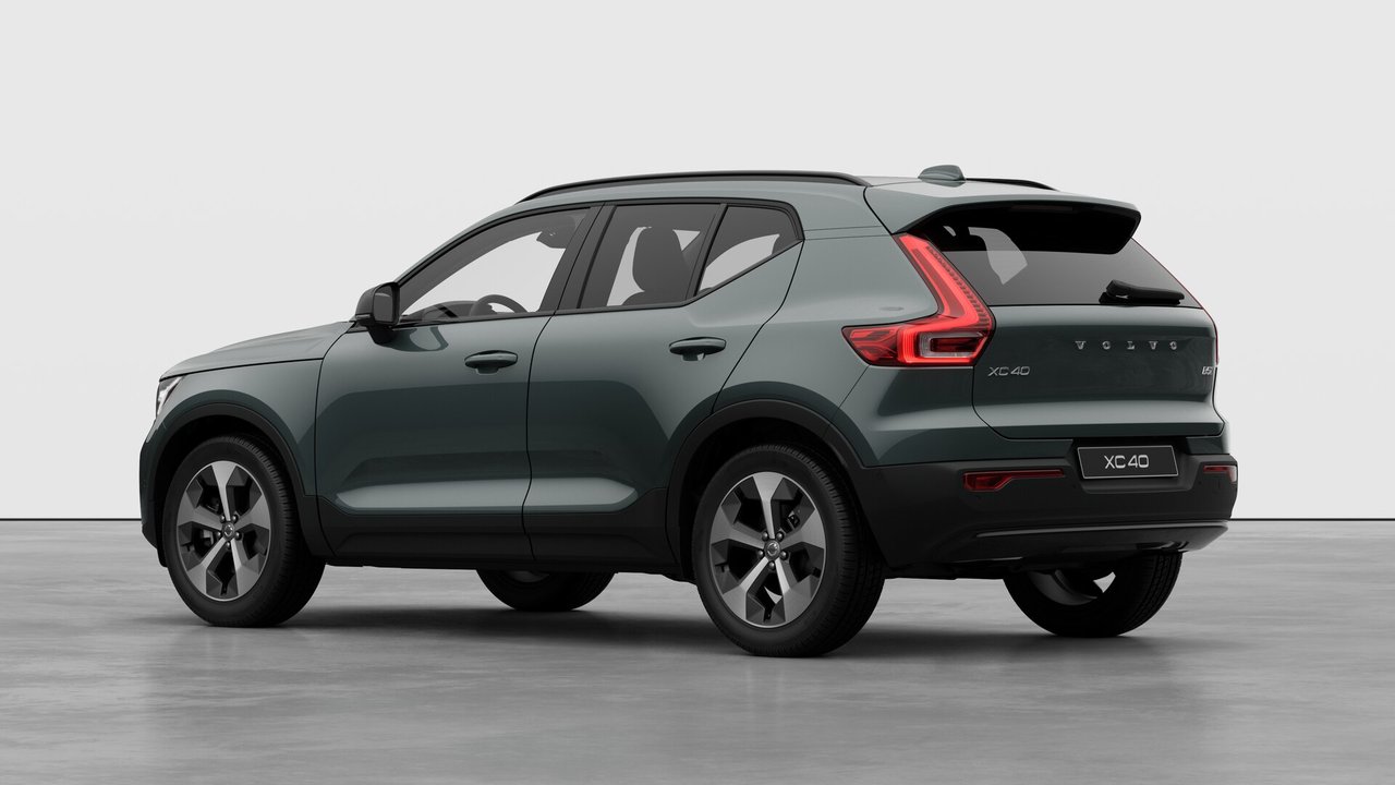2026 Volvo XC40 Plus (Dark Theme)-1