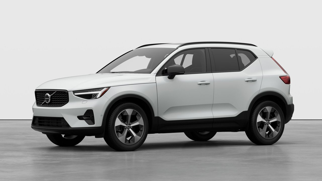 2026 Volvo XC40 Plus (Dark Theme)-0