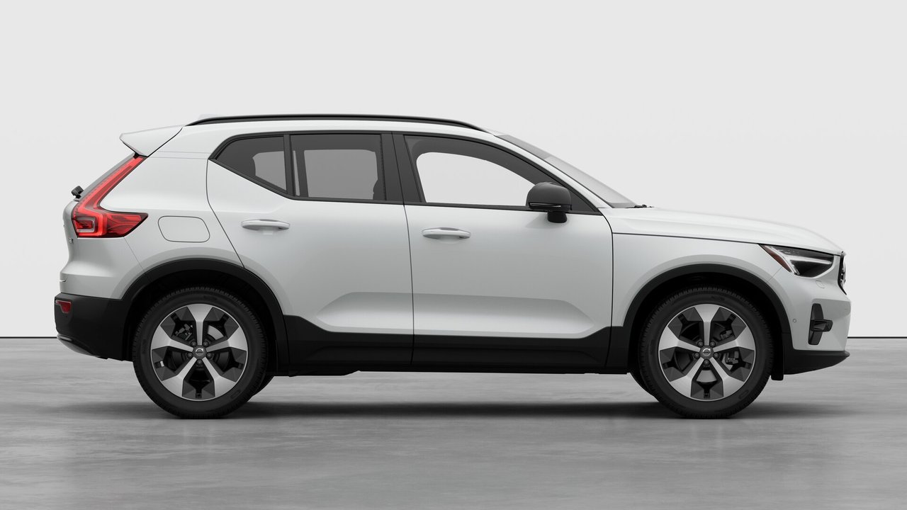 2026 Volvo XC40 Plus (Dark Theme)-6